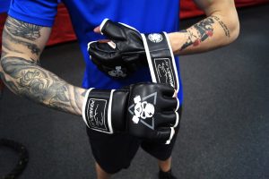 Рукавиці для MMA PowerPlay 3056 А Чорно-Білі XL - Зображення 8
