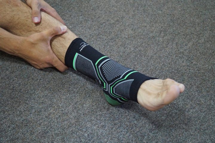 Бандажі на гомілкостоп PowerPlay 4100 Чорні S/M (пара) - Зображення 8