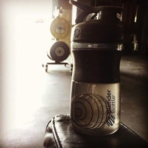 Шейкер спортивний (пляшка) BlenderBottle SportMixer Flip 20oz/590ml Black - Зображення 9