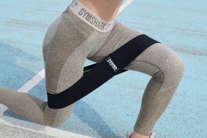 Тканева гумка для фітнесу та спорту Power System PS-4092 Booty Band LVL 2 Black/Green (d_80 см. 12-16кг.) - Зображення 10