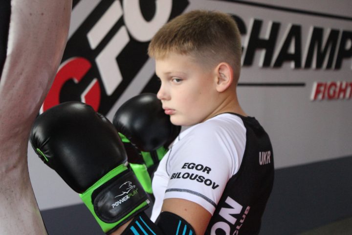 Боксерські рукавиці PowerPlay 3004 JR Classic Чорно-Зелені 8 унцій - Зображення 7