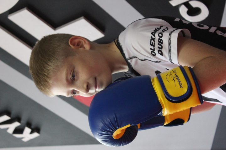 Боксерські рукавиці PowerPlay 3004 JR Classic Синьо-Жовті 6 унцій - Зображення 6
