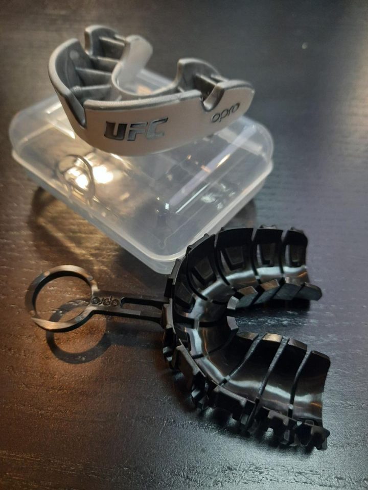 Капа OPRO Silver UFC доросла (вік 11+) White/Silver (ufc.102514003) - Зображення 9