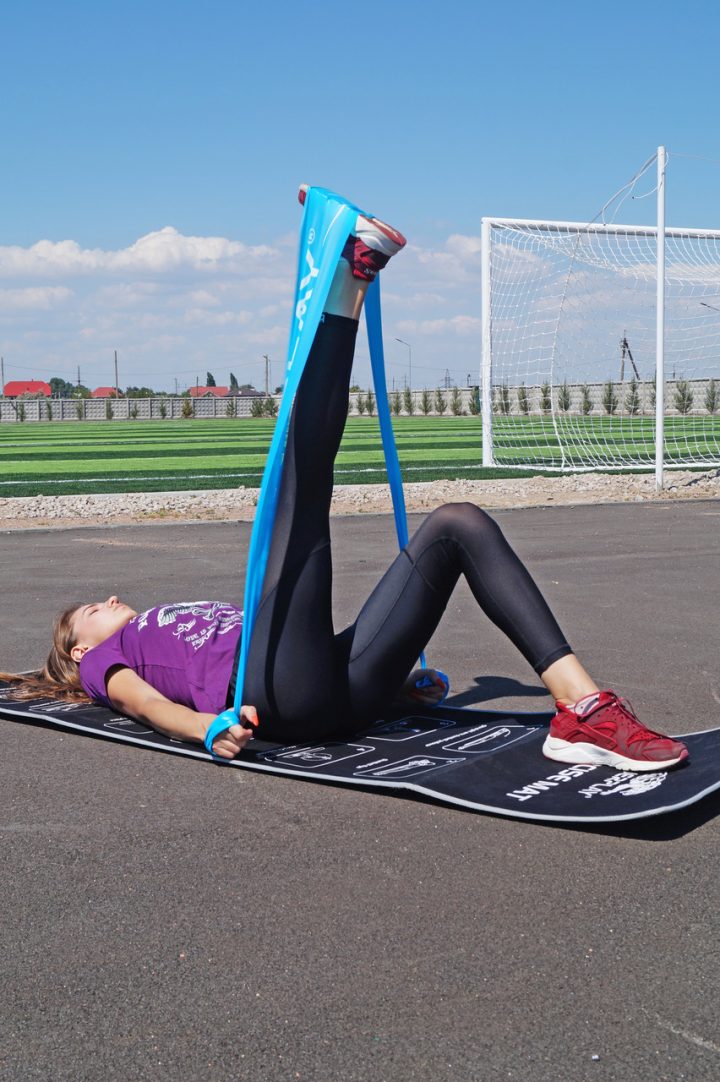 Стрічка-еспандер для фітнесу та реабілітації PowerPlay 4112 0.4мм MediBand Light Синя (6.8 кг) - Зображення 6