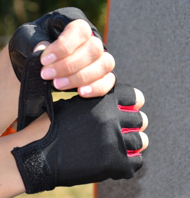 Рукавички для фітнесу MadMax MFG-251 Rainbow Rubine Red M - Зображення 10