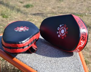 Лапи боксерські PowerPlay 3051 Чорно-Червоні PU [пара] - Зображення 5