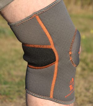 Наколінник MadMax MFA-297 Knee Support with Patella Stabilizer Dark Grey/Orange M - Зображення 4