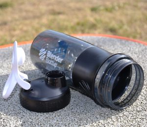 Шейкер спортивний (пляшка) BlenderBottle SportMixer Flip 28oz/820ml Black/White - Зображення 9