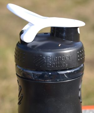 Шейкер спортивний (пляшка) BlenderBottle SportMixer Flip 20oz/590ml Black/White - Зображення 5