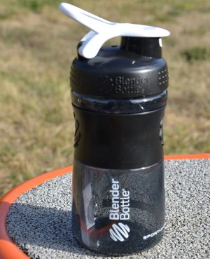 Шейкер спортивний (пляшка) BlenderBottle SportMixer Flip 20oz/590ml Black/White - Зображення 6