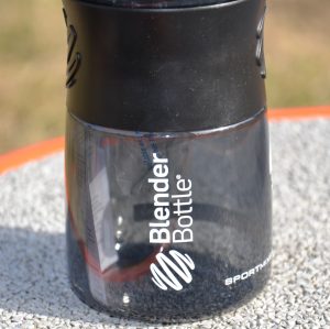 Шейкер спортивний (пляшка) BlenderBottle SportMixer Flip 20oz/590ml Black/White - Зображення 7