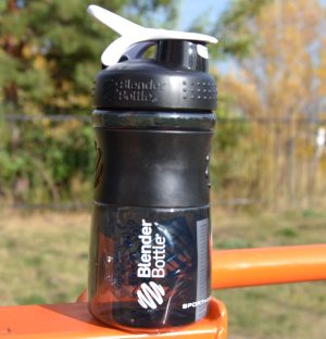Шейкер спортивний (пляшка) BlenderBottle SportMixer Flip 20oz/590ml Black/White - Зображення 3