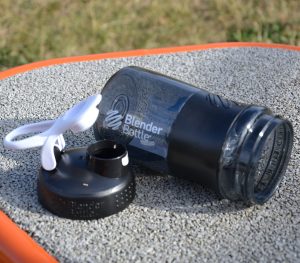 Шейкер спортивний (пляшка) BlenderBottle SportMixer Flip 20oz/590ml Black/White - Зображення 9