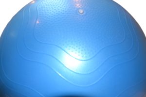 М'яч для фітнесу (фітбол) укріплений PowerPlay 4000 Ø65 cm Premium Gymball Anti-Burst Синій + помпа - Зображення 4