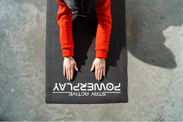 Килимок для йоги та фітнесу PowerPlay 4010 PVC Yoga Mat Чорний (173x61x0.6) - Зображення 10
