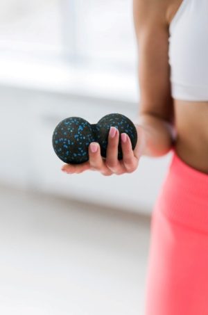 Набір для йоги PowerPlay PP_4008 EPP Foam Roller Set роллер + 2 масажні м'ячі Чорно-синій - Зображення 10