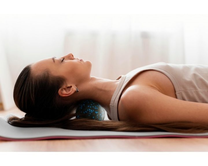 Набір для йоги PowerPlay PP_4008 EPP Foam Roller Set роллер + 2 масажні м'ячі Чорно-синій - Зображення 8