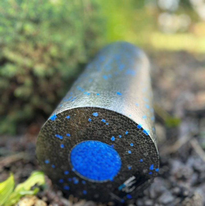 Масажний ролик (роллер) гладкий PowerPlay PP-4348 2 in 1 EPP Foam Roller Чорно/Синій (33x14см.) - Зображення 6