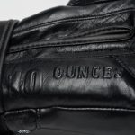 Боксерські рукавиці Leone GN111 THE GREATEST Black 18 унцій (бинти 4 м. в комплекті) - Зображення 6