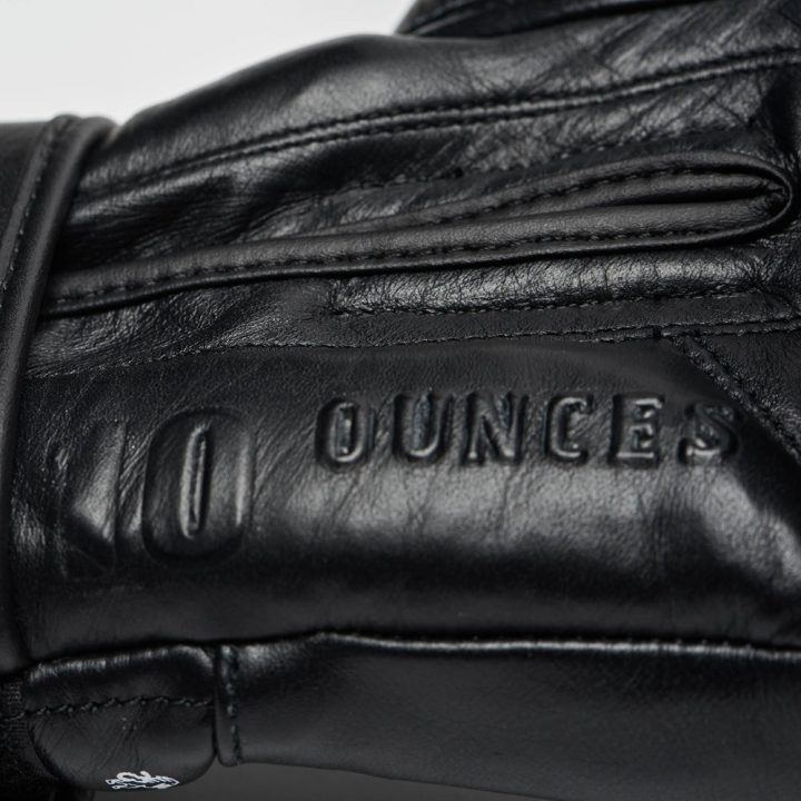 Боксерські рукавиці Leone GN111 THE GREATEST Black 12 унцій (бинти 4 м. в комплекті) - Зображення 6