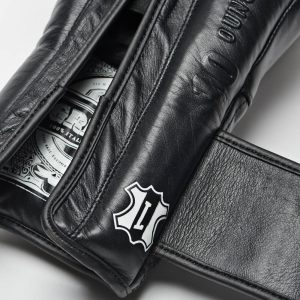 Боксерські рукавиці Leone GN111 THE GREATEST Black 14 унцій (бинти 4 м. в комплекті) - Зображення 8
