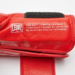 Боксерські рукавиці Leone GN111 THE GREATEST Red 10 унцій (бинти 4 м. в комплекті) - Зображення 7