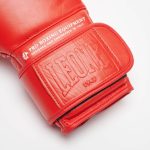 Боксерські рукавиці Leone GN111 THE GREATEST Red 10 унцій (бинти 4 м. в комплекті) - Зображення 8